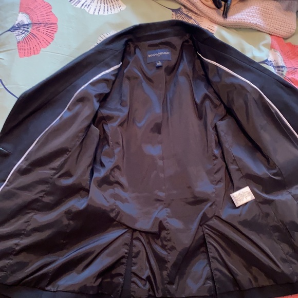 Banana Republic Blazer (8) and Pants (10) Suit - Picture 3 of 7